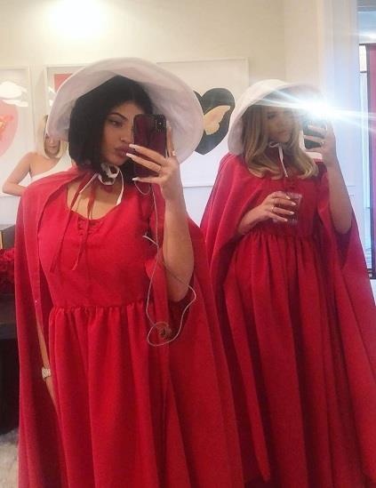 Kylie Jenner to chuc bua tiec tinh duc anh 2