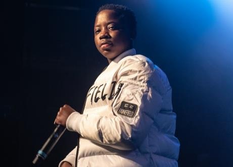 Rapper 16 tuoi bi ban vao dau ngay tren pho hinh anh