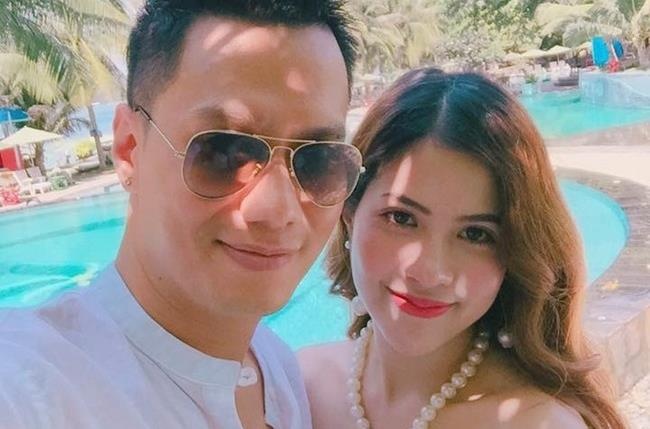 Viet Anh bi chi trich vi dang anh to chuc tiec doc than sau ly hon hinh anh