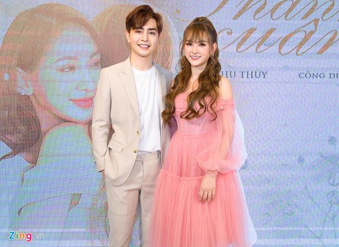 sao nu yeu ban trai kem tuoi anh 2