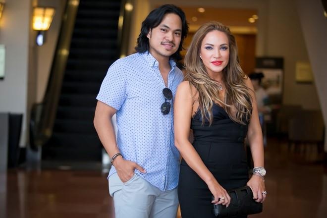 sao nu yeu ban trai kem tuoi anh 6