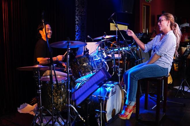 sao nu yeu ban trai kem tuoi anh 7