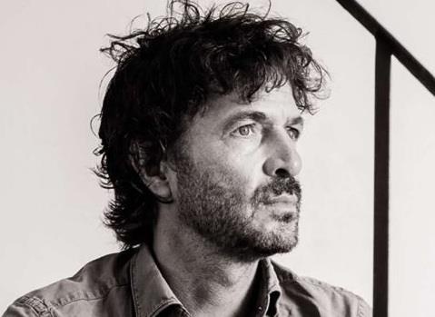 Ca si noi tieng tu vong khi roi tu toa nha cao tang hinh anh