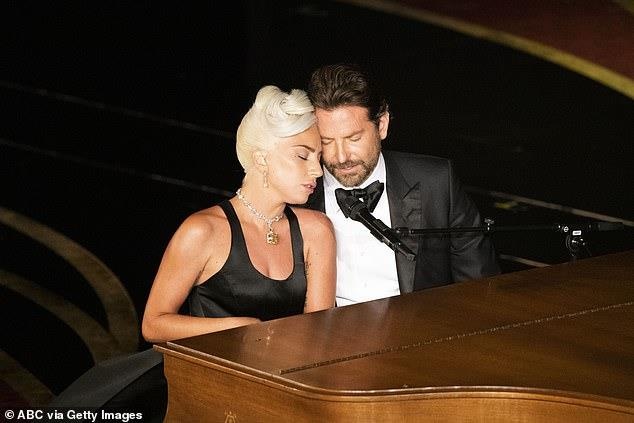 Bradley Cooper bí mật tái hợp Lady Gaga ảnh 1 Bradley Cooper bi mat tai hop Lady Gaga anh 1