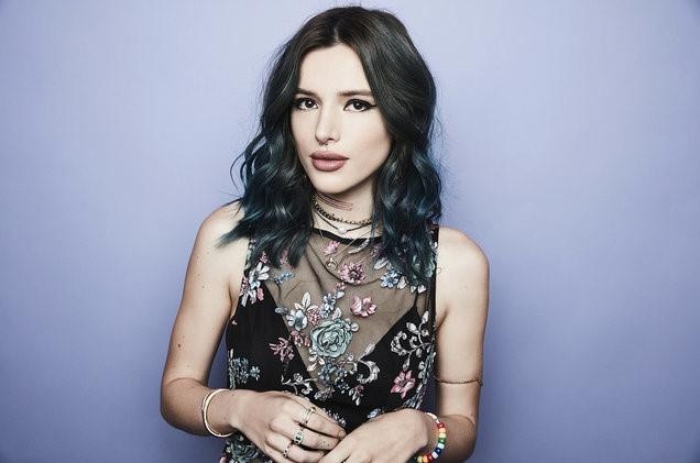 Bella Thorne hôn bạn gái đồng tính ảnh 2 Bella Thorne hon ban gai dong tinh anh 2