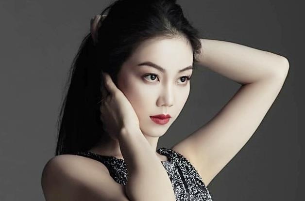 Kim Ok Bin - nu hoang canh nong vuong tin ngoai tinh voi Song Joong Ki hinh anh