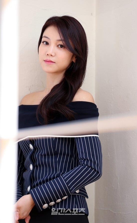 Kim Ok Bin pha vo hanh phuc Song Hye Kyo anh 1