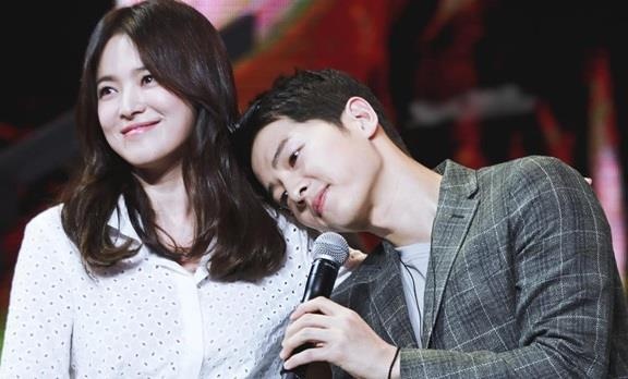 Song Hye Kyo van giu anh chup chung cung chong cu sau ly hon hinh anh