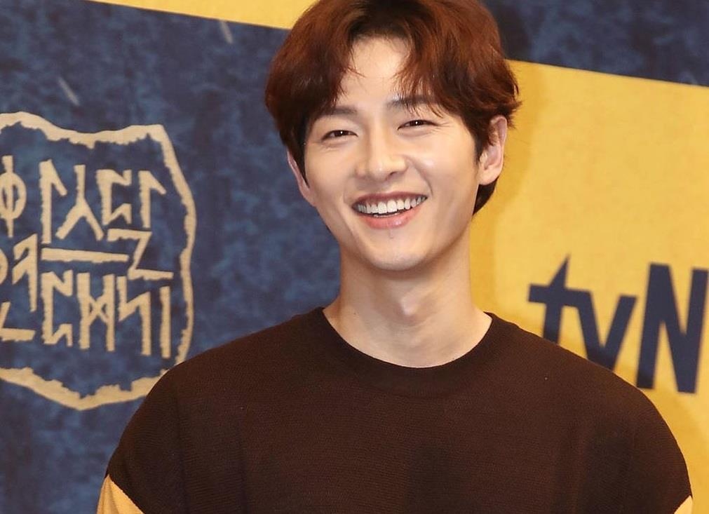 Song Joong Ki van quay phim truoc ngay de don ly hon Song Hye Kyo hinh anh