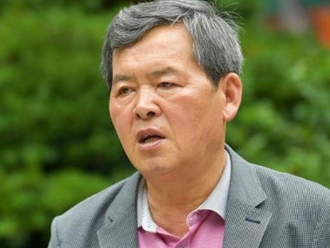 Cha cua Song Joong Ki soc va khong ra ngoai sau khi con trai ly hon hinh anh