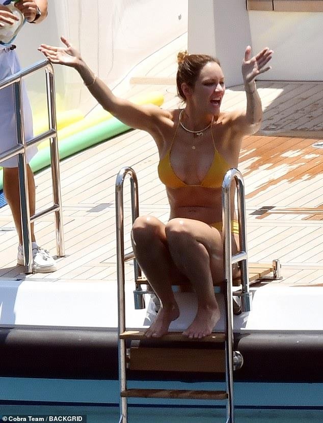 Katharine McPhee dien bikini khoe nguc khung anh 2