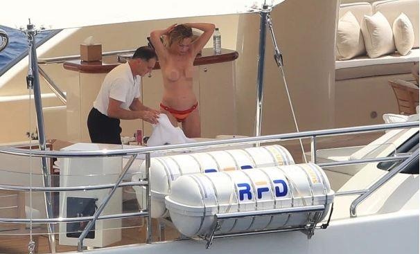 Dien vien phim Lolita khoa than tren du thuyen anh 1