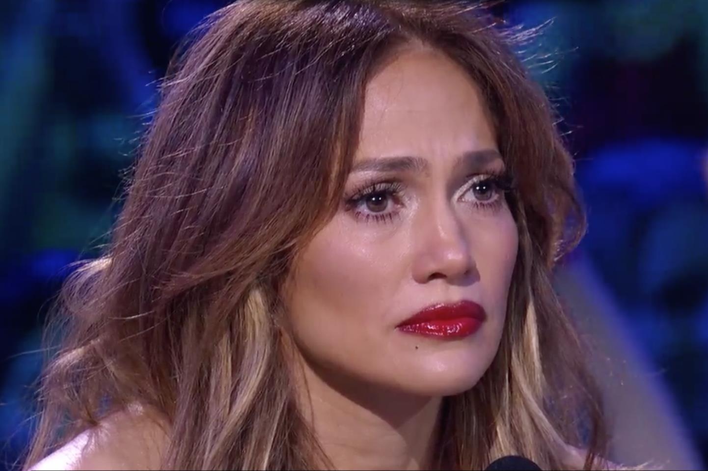 Jennifer Lopez bat khoc o hau truong hinh anh
