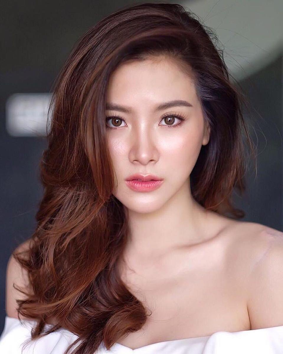 Baifern Pimchanok vuc day danh tieng anh 9