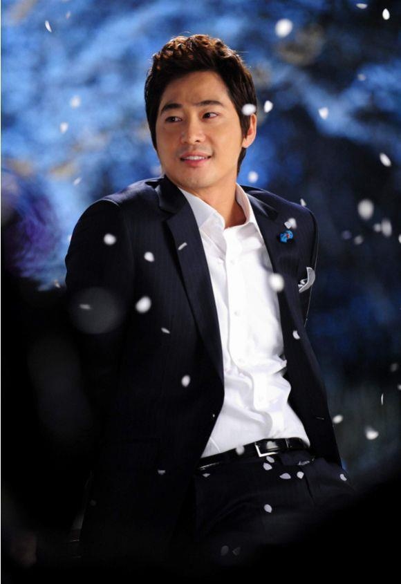 Lo anh phong the cua Kang Ji Hwan anh 2