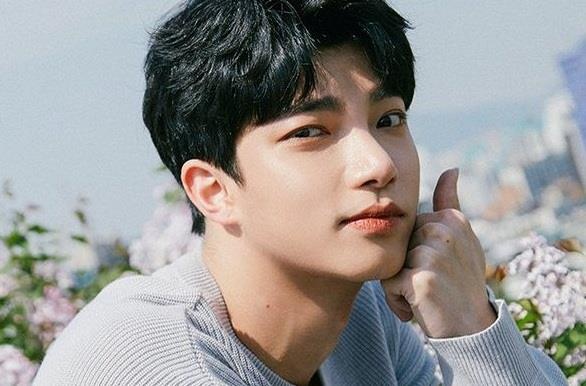 My nam xu Han bi bat vi de ban gai say xin lai xe hinh anh