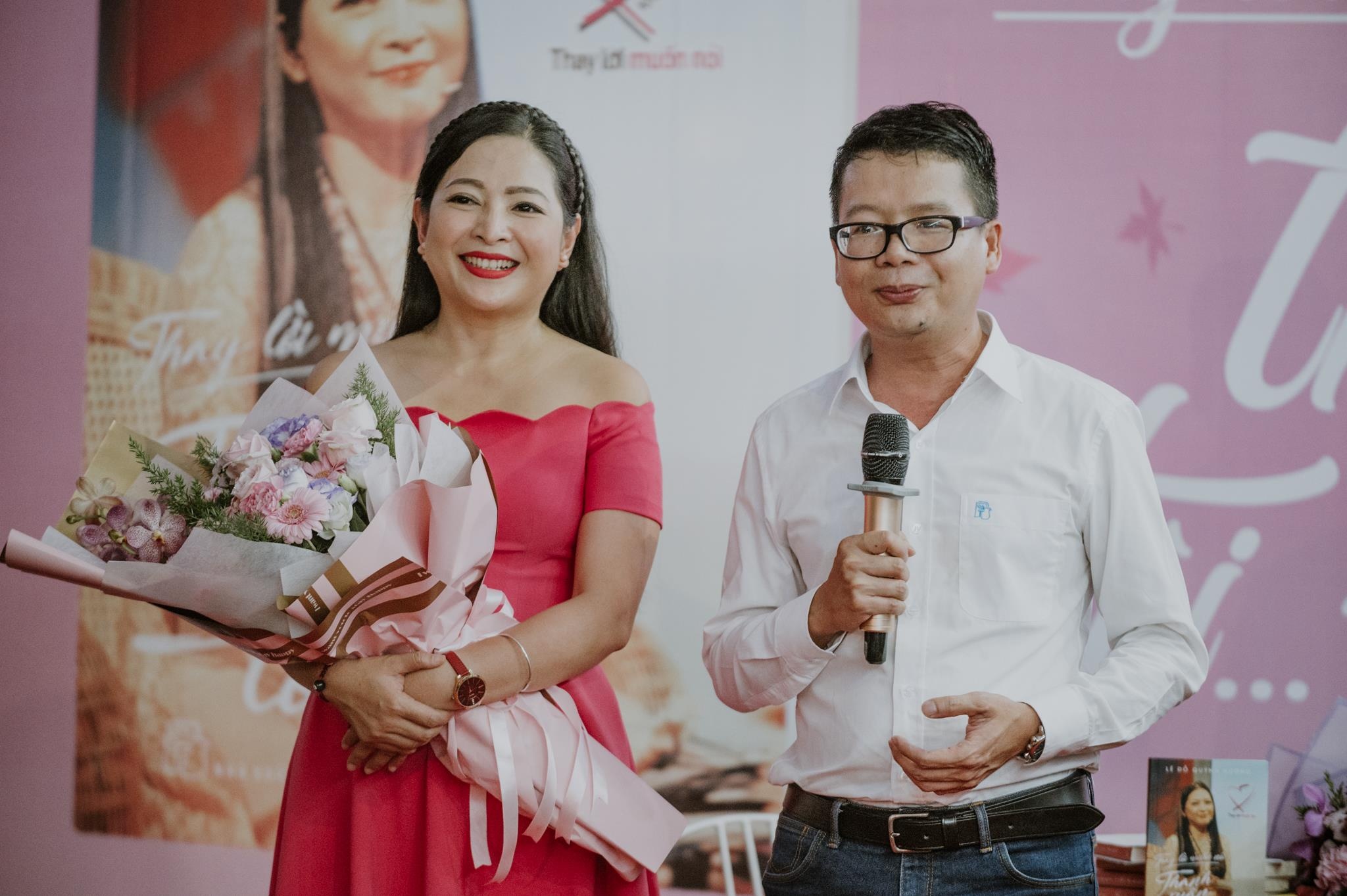 MC Quynh Huong ra mat sach anh 1