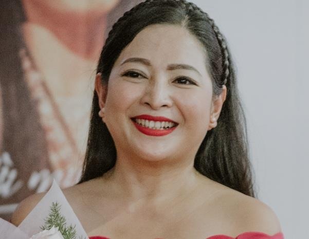 MC Quynh Huong ra mat sach ve hanh trinh 19 nam ‘Thay loi muon noi’ hinh anh