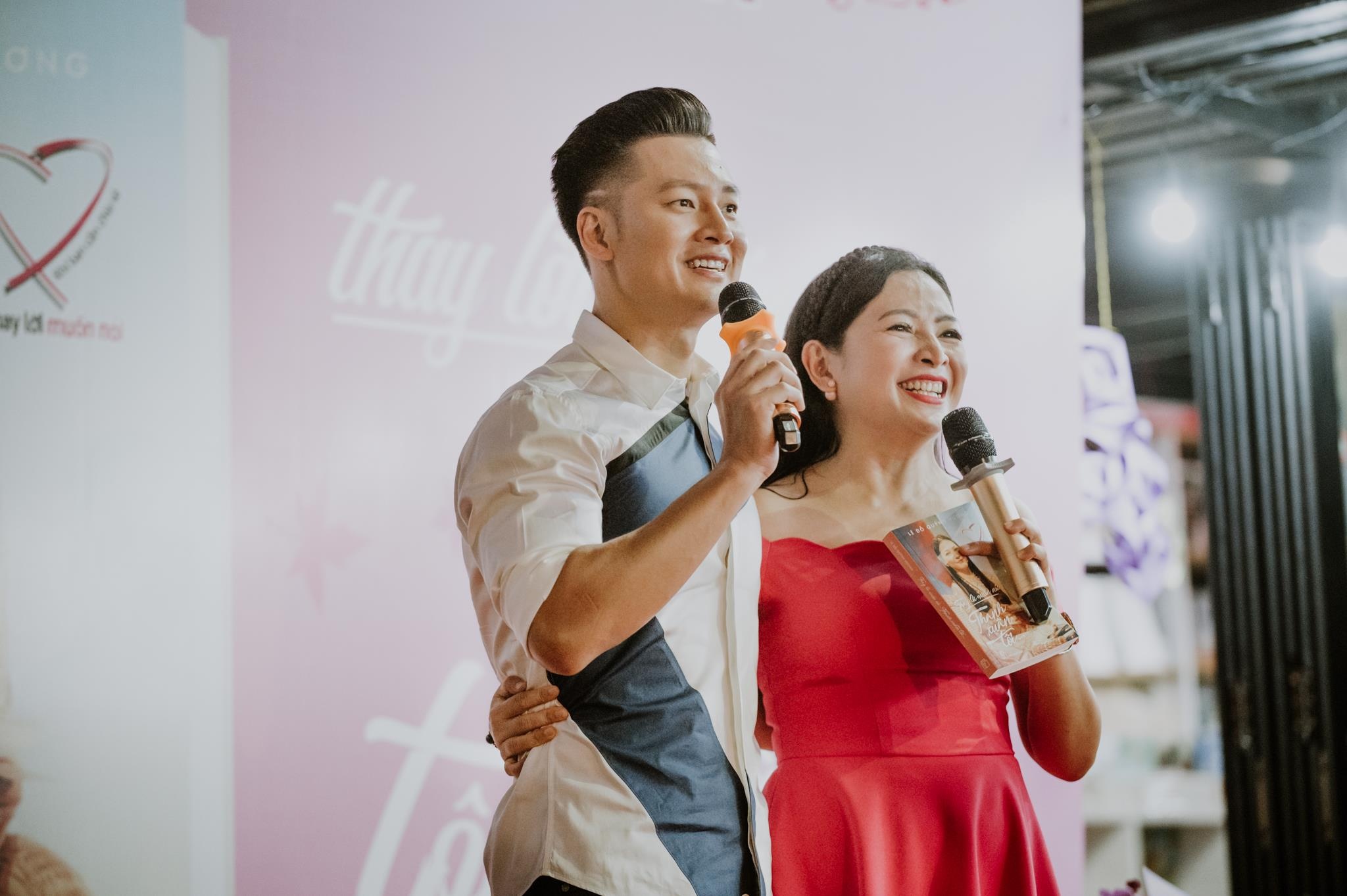 MC Quynh Huong ra mat sach anh 2