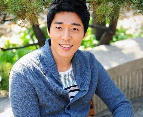 Kang Ji Hwan bi thay vai chinh sau tai tieng cuong dam hinh anh