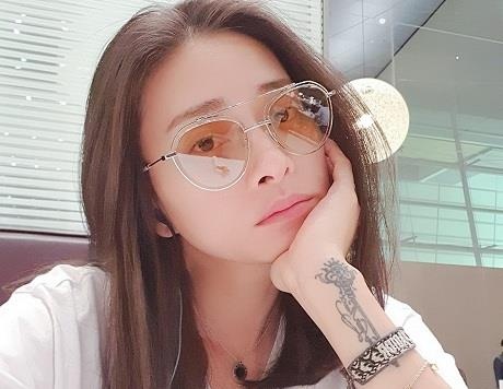 Ngo Thanh Van ke bi trom moc mat tien, dien thoai o chau Au hinh anh