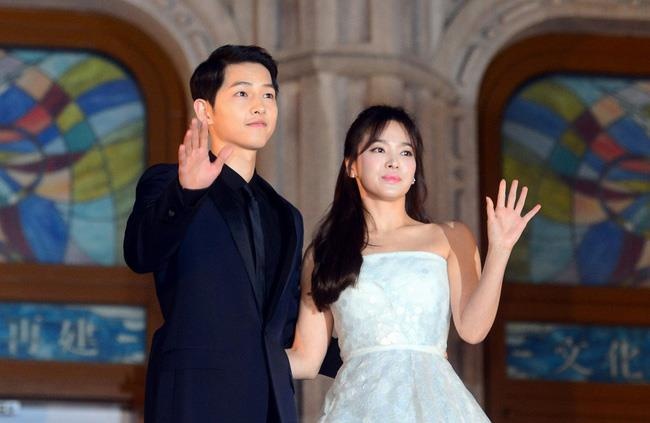 Song Hye Kyo va Song Joong Ki ly hon trong 5 phut anh 1