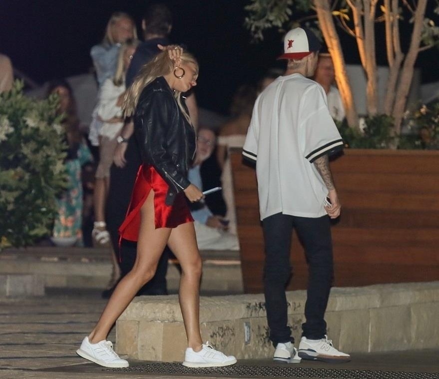 Vo Justin Bieber dien vay xe tao bao khoe than hinh nong bong anh 3