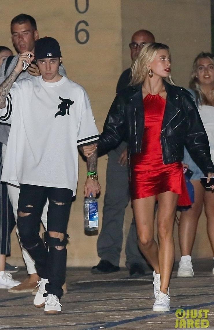 Vo Justin Bieber dien vay xe tao bao khoe than hinh nong bong anh 1