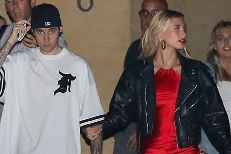 Vo Justin Bieber dien vay xe cao tao bao, khoe than hinh nong bong hinh anh