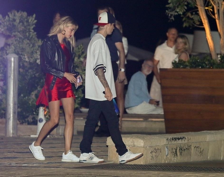 Vo Justin Bieber dien vay xe tao bao khoe than hinh nong bong anh 4