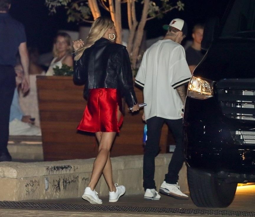 Vo Justin Bieber dien vay xe tao bao khoe than hinh nong bong anh 6