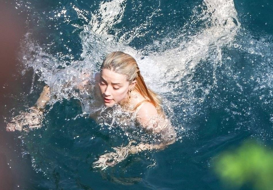 Amber Heard vui vẻ nghỉ dưỡng tại Italy ảnh 2 Amber Heard vui ve nghi duong tai Italy anh 2
