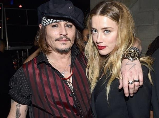 Amber Heard vui vẻ nghỉ dưỡng tại Italy ảnh 3 Amber Heard vui ve nghi duong tai Italy anh 3