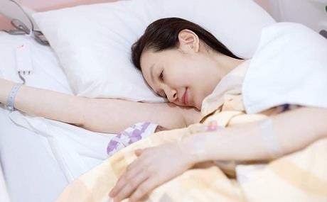 Tuan Hung lan dau khoe anh con trai vua chao doi hinh anh