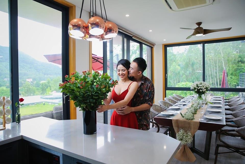 Anh Vu ve nha di con khoe anh ban gai moi anh 1