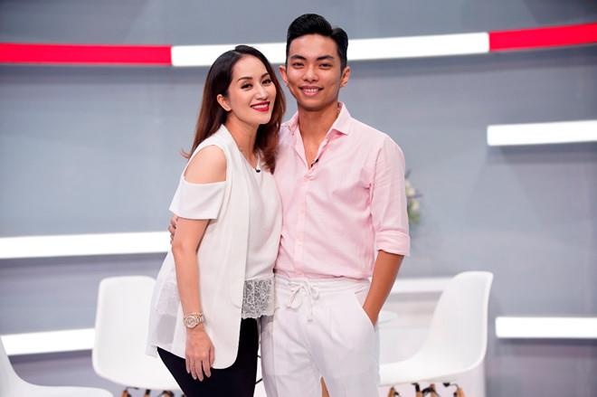 Khanh Thi day con cach thoat hiem tren xe anh 2