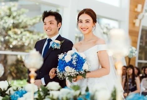 A hau Hong Kong hanh phuc trong ngay cuoi ban trai thoi tho au hinh anh