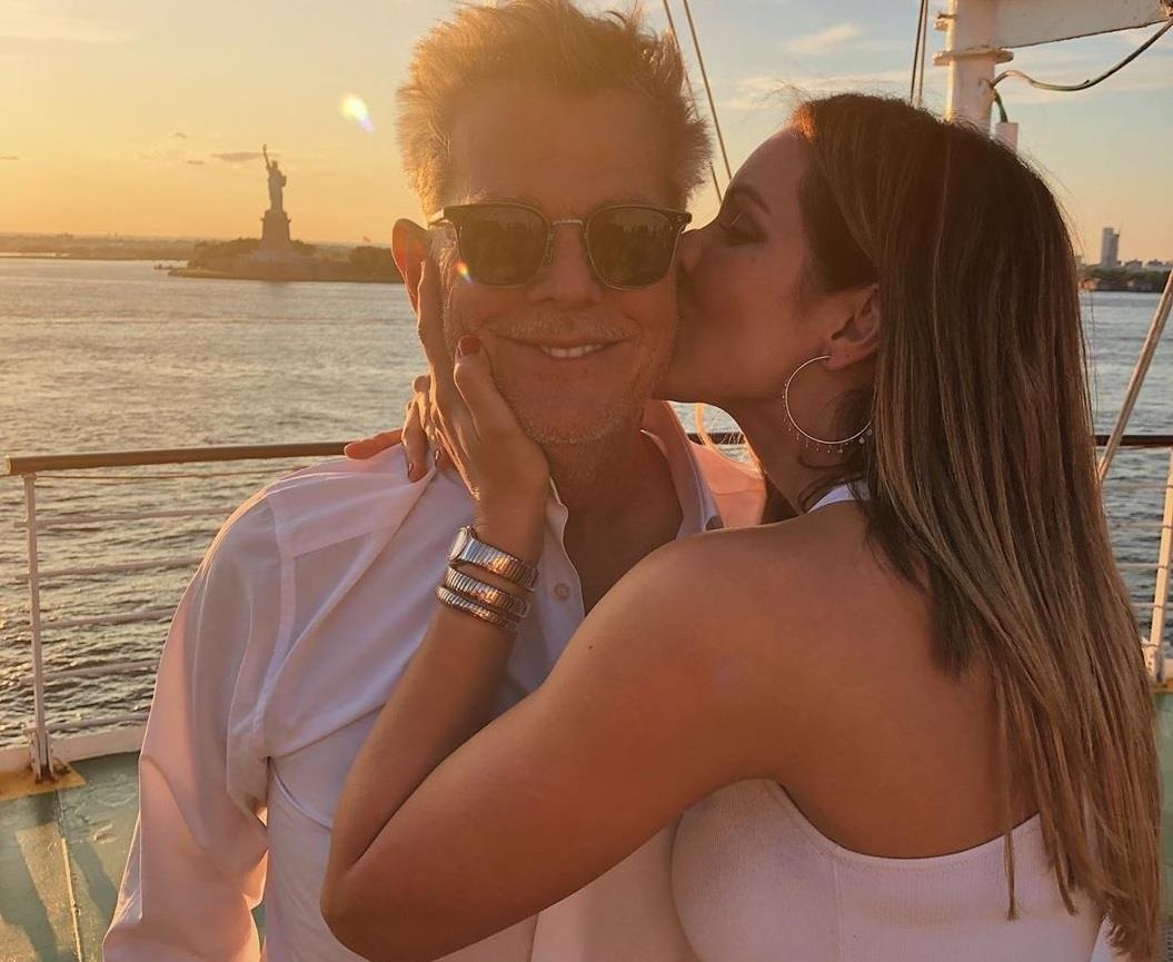 Ca si My va chong 70 tuoi hon nhau say dam anh 1