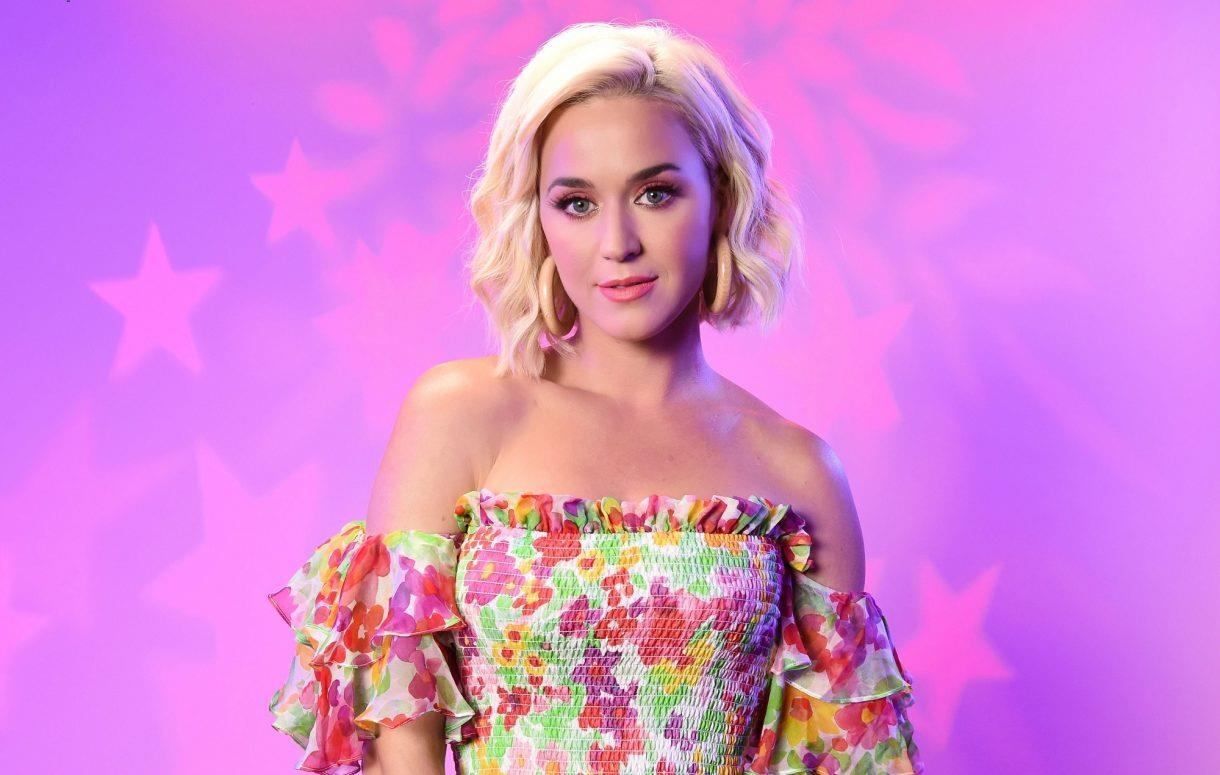 Katy Perry bị tố quấy rối tình dục nữ MC ảnh 2 Katy Perry bi to quay roi tinh duc nu MC anh 2