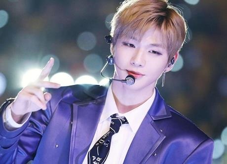 Khan gia chi trich Kang Daniel vi lua fan, kinh doanh gian doi hinh anh