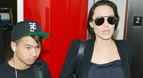 Angelina Jolie dua con trai Maddox sang Han Quoc nhap hoc hinh anh