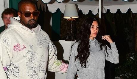 Kim Kardashian kem sac, nhot nhat khi de mat moc di an toi voi chong hinh anh