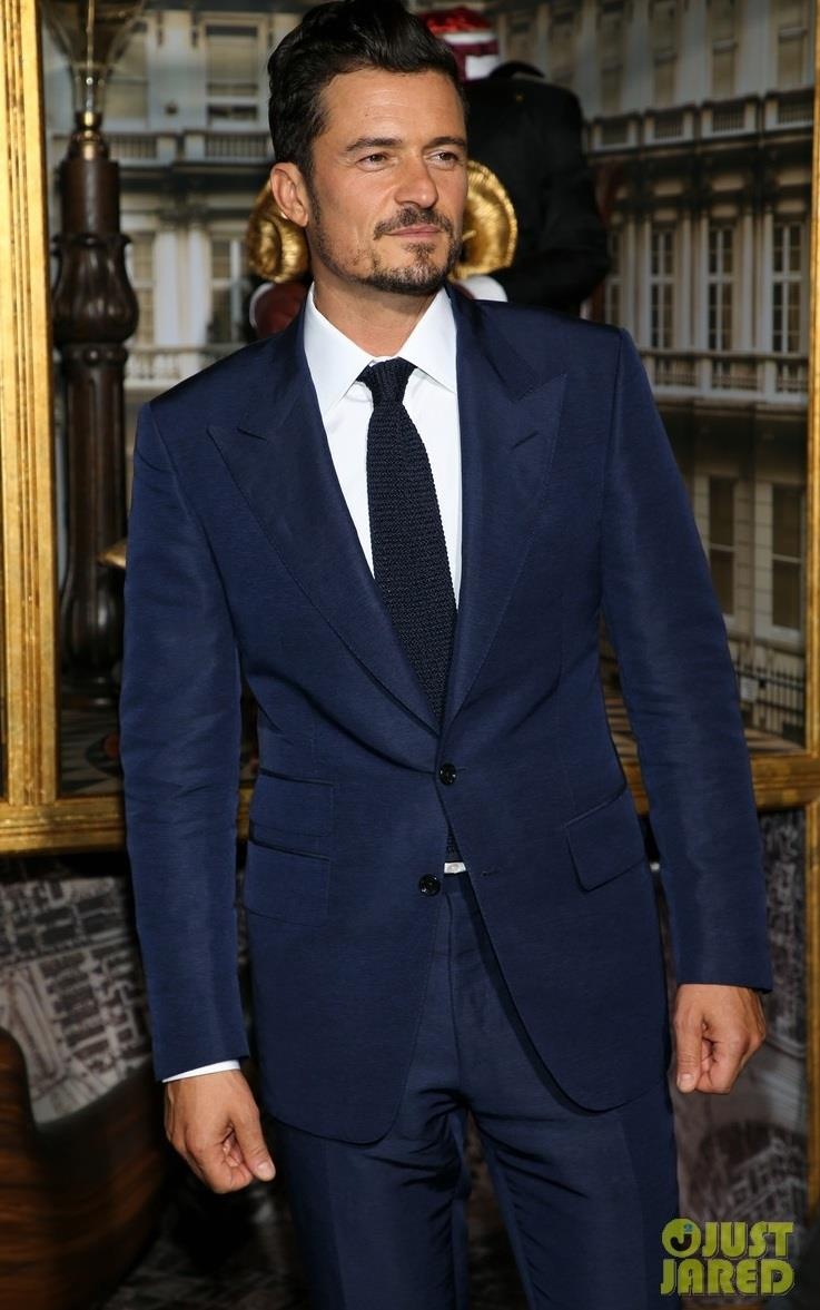 Katy Perry khoa moi ban trai tai su kien anh 3