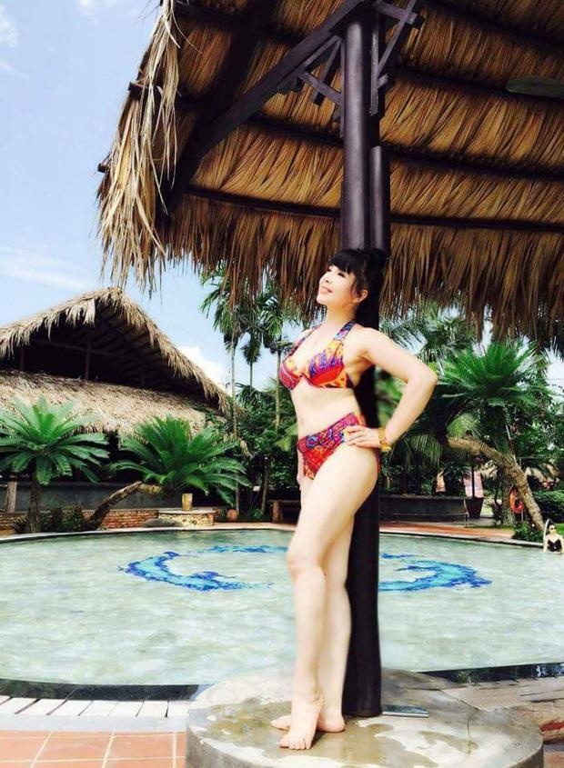 NSND Lan Huong dang anh mac bikini anh 1