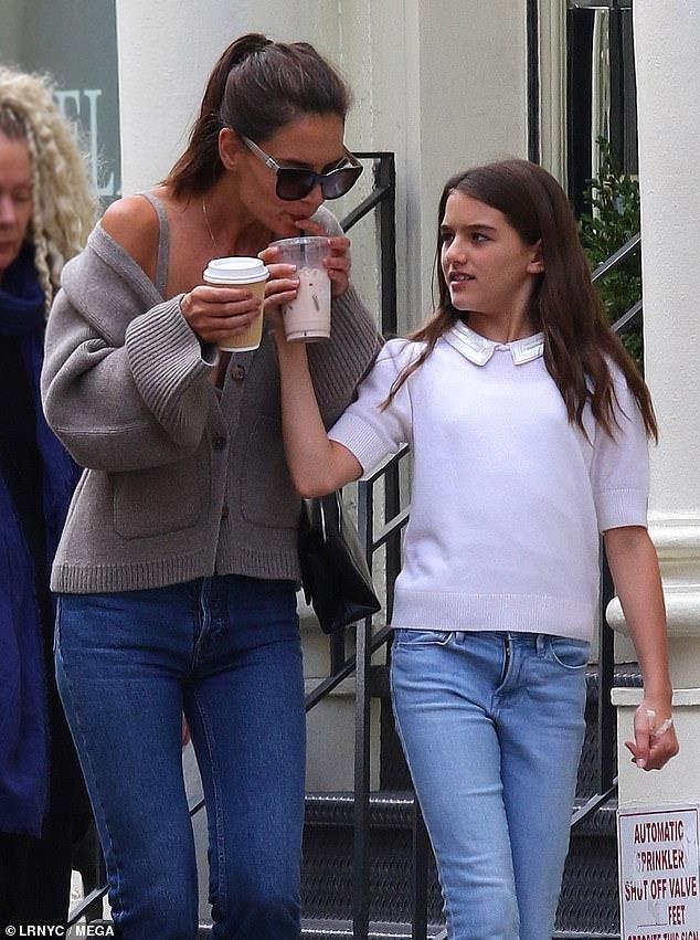 Katie Holmes mac ao tre vai,  lo noi y anh 2