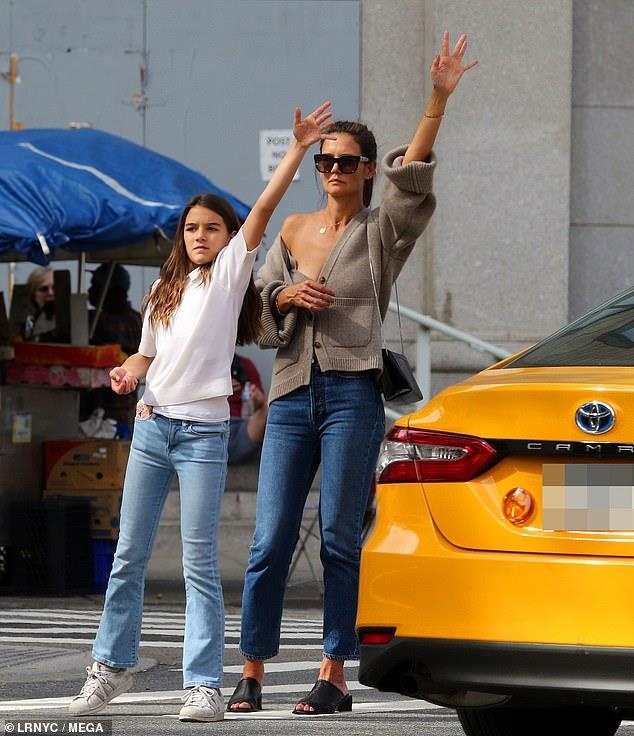 Katie Holmes mac ao tre vai,  lo noi y anh 1