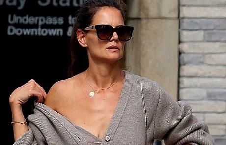 Katie Holmes mac ao tre vai, lo noi y hinh anh