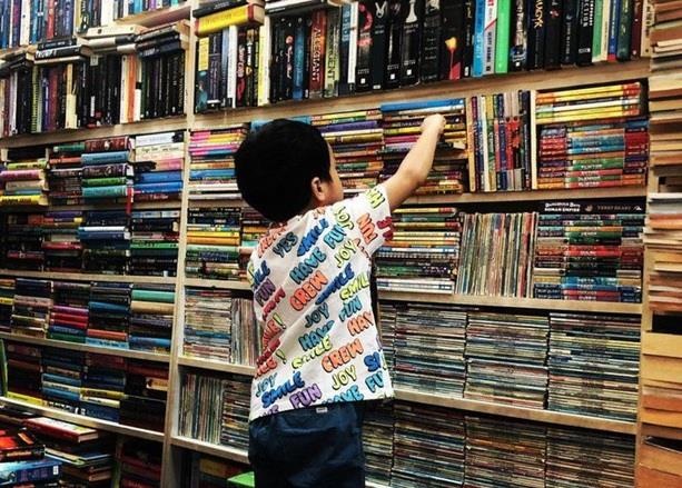 chồng hà tăng khoe con trai mê sách ảnh 1 chong ha tang khoe con trai me sach anh 1