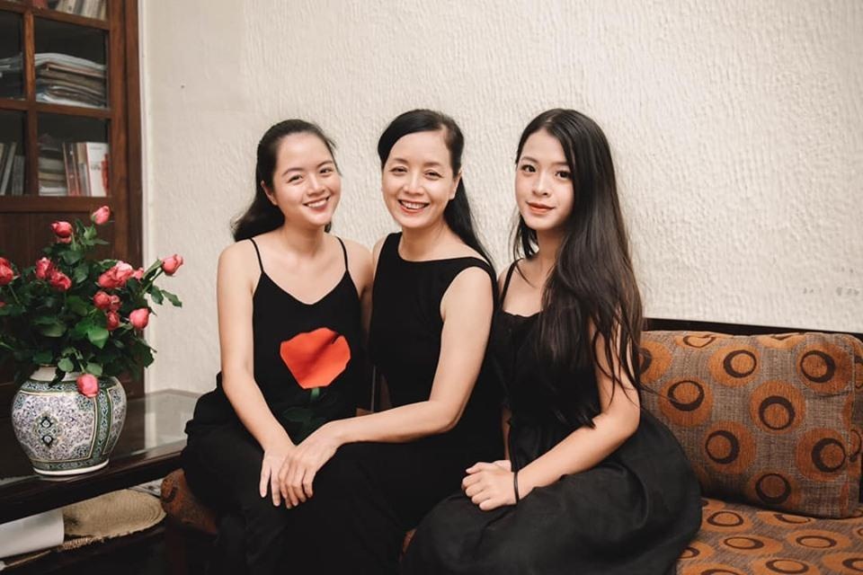 NSƯT Chiều Xuân và con gái út cover hit mỹ tâm ảnh 1 NSUT Chieu Xuan va con gai ut cover hit my tam anh 1
