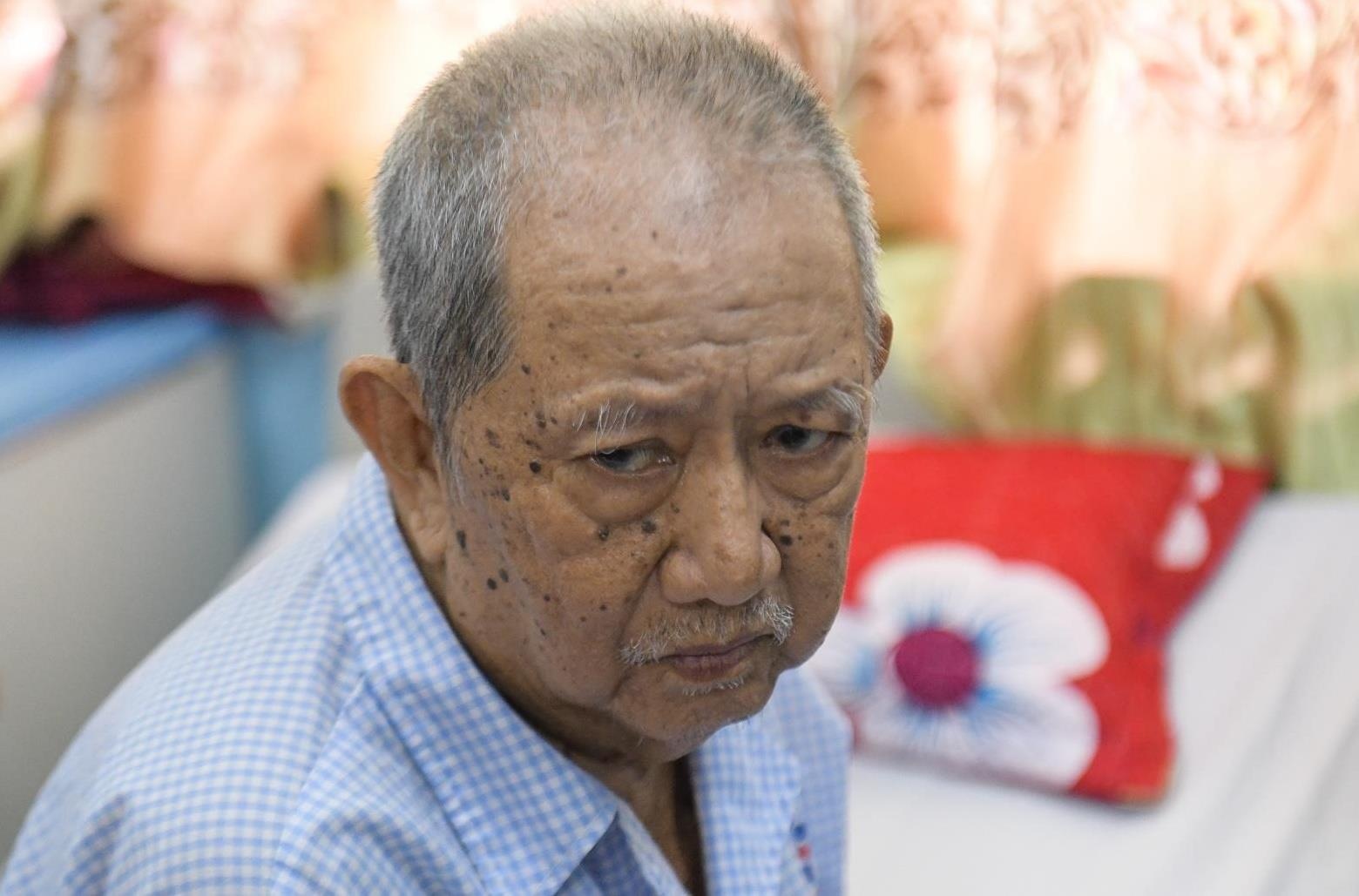 Nghe si Mac Can song co don nay day mai do, bi loet da day nhieu nam hinh anh